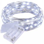 Energooszczędne Lampki Choinkowe-Łezki na Białym Druciku z 10 LED, Zimny Biały Kolor, Zasilane na Baterie AA - obrazek 2