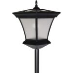 Oświetlenie ogrodowe typu latarnia na słupie - obrazek 2