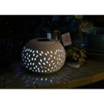 Biały Ceramiczny Świecznik z Solarną Lampą LED Zmieniającą Kolor - obrazek 2