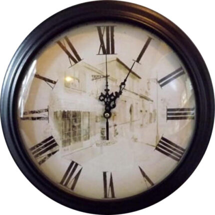 Zegar wiszący w czarnej ramie budynek 34 cm