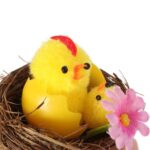 Dekoracyjna Figurka Wielkanocna: Kura z Pisklęciem w Gnieździe - 5,5 CM Żółta - obrazek 2