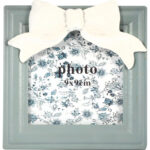 Popielata Ramka na Zdjęcia Kwadratowa z Kokardą - obrazek 2