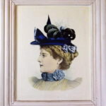 Postarzany Obraz Kobieta w Granatowym Kapeluszu 32x38 cm - Element Serii