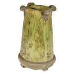 Wazon Kamienny Wysoki w Kolorze Zielonym z Ochronnymi Gumkami na Spodzie