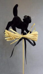 Czarny Flauszowy Kotek na Pik z Wstążką i Siankiem - obrazek 2