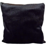 Duża poduszka dekoracyjna imitująca czarną sierść 58x58cm