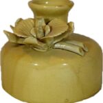 Żółty Mini Wazon z Ozdobnym Kwiatkiem