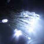 Świąteczna dekoracja - Lampki LED 50 sztuk, kolor zimny biały, na baterie, do użytku wewnętrznego - obrazek 3