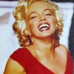 Obraz Merlin Monroe w czerwonej sukni płótno 56cm x 39 cm