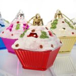 Komplet 5 Kolorowych Bombek Świątecznych w Kształcie Babeczek z Brokatowym Dekorem - obrazek 3