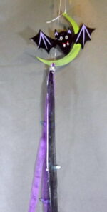 Nietoperz zawieszka z fioletowo-czarnymi wstążkami - obrazek 2