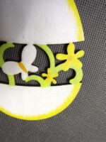 Żółte Drewniane Jajko Dekoracyjne z Ażurowym Wzorem 12,5x9 cm - obrazek 2