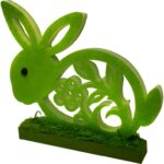 Zielony Zając Dekoracyjny na Drewnianej Podstawce - Wielkanoc 20x20x3cm