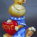 Ceramiczny Hipopotam z Serduszkiem - Figurka, 16 x 13 cm