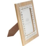 Drewniana Ramka na Zdjęcie z Efektem Postarzania i Koronkową Ozdobą - obrazek 2