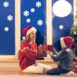 Świąteczne Samoprzylepne Naklejki na Okno - Białe Śnieżynki - obrazek 2