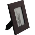 Stojąca ramka na zdjęcie z czarną tkaniną i wzorkami 15x19 cm - obrazek 3