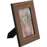 Drewniana ramka na zdjęcie stojąca jasna 16x20,5 cm - obrazek 2