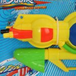 Innowacyjny Pistolet na Wodę z Odwróconym Pojemnikiem 43cm - Kolor Żółty - obrazek 2