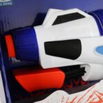 Pistolet Wodny Śmigus-Dyngus 37cm Biały z Odwróconym Pojemnikiem i Generatorem Ciśnienia - obrazek 3