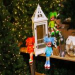 Śpiewająca Lalka Przytulanka w Zielonej Sukience z Świecącymi Kolczykami - obrazek 3