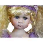 Ceramiczna Lalka Elf z Misiem w Kolorze Wrzosowym o Wysokości 40 cm - obrazek 2