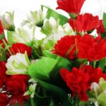 BUKIET 12 DROBNYCH DALII Z DUŻYMI LIŚĆMI 42 CM CZERWONO ZIELONY - obrazek 2