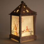 Biała Latarnia Dekoracyjna z Kościołem LED na Baterie - obrazek 3