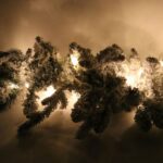 Ośnieżona Girlanda Świąteczna z Lampkami LED - Biała, Zasilanie Bateryjne, Długość 150 cm - obrazek 2