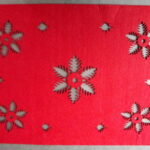 Serweta filcowa prostokątna w płatki śniegu w kolorze czerwonym