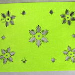 Serweta filcowa prostokątna w płatki śniegu w kolorze zielonym