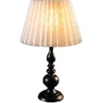 Lampa stojąca czarna ze zdobioną nogą i białym plastikowym abażurem