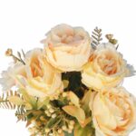 BUKIET 7 KWIATOW Z ROŻAMI I DODATKAMI KOLOR KREMOWY - obrazek 2