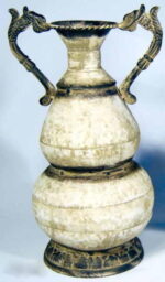 Wazon z metaloplastyki w kolorze kremowo-brązowym z uchem - obrazek 2