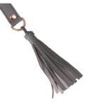 Elegancka Torebka Wieczorowa Ciemno Szara z Frędzelkami i Złotymi Akcentami - obrazek 3