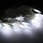 Świąteczne Lampki Choinkowe 20 LED w Kształcie Śnieżynki, Kolor Biały, Zasilanie Sieciowe - obrazek 2