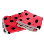 Czerwony Kocyk dla Psa w Kropki z Długotrwałym Wykończeniem - obrazek 3