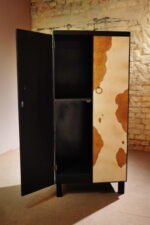 Szafa z imitacją sierści cielaka w kolorze biało-brązowym 134.5x60x38 cm - obrazek 2