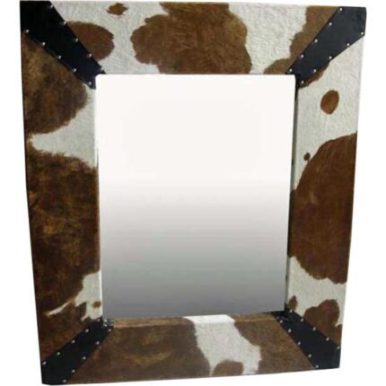 Kryształowe lustro z imitacją sierści cielaka oraz skórą i ćwiekami