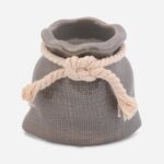 Świecznik Ceramiczny Sakiewka w Kolorze Szarym z Sznurkiem - obrazek 2