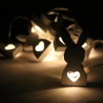 Wielkanocna Girlanda świetlna z Białymi Zającami LED 10 szt. na baterie, ozdoba do domu i ogrodu - obrazek 3