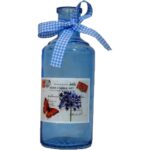 Niebieska Szklana Butelka z Kokardą i Naklejką o Wysokości 19,5 cm