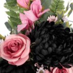 Elegancki Stroik Nagrobny z czarną chryzantemą wazon - obrazek 2