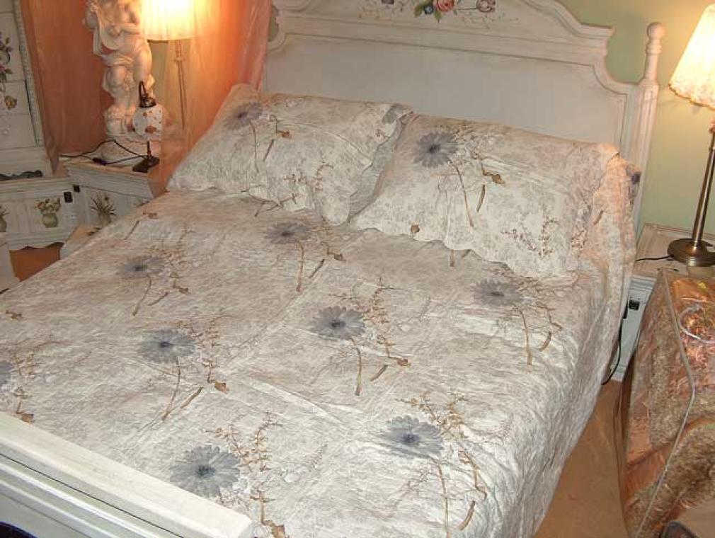 NARZ.PATKW_.A Narzuta patchwork Bawełniana z Wzorem Kwiatowym - Kremowo-Popielata, Dwustronna, W zestawie z Poszewkami - obrazek 1