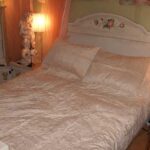 Komplet Welurowa Narzuta i Poszewki z Haftem Kwiatowym, Kolor Kremowy