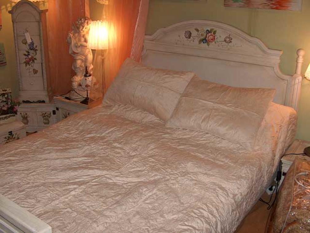 NARZ.PAT_.A Komplet Welurowa Narzuta i Poszewki z Haftem Kwiatowym, Kolor Kremowy - obrazek 1