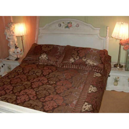 Elegancka Kaszmirowa Narzuta w Brązowym Kolorze ze Złotym Wzorem i Satynowymi Motywami