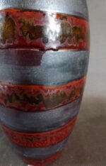 Elegancki Kamienisty Wazon w Pasy w Kolorze Ceglasto Popielatym, 28x11cm - obrazek 2