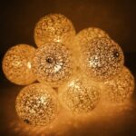 Dekoracyjne Białe Lampki LED w Bawełnianych Kulach 10 szt. - Cotton Balls, na baterie - obrazek 3