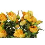 Różyczki w drewnianym płotku dekoracja wiosenna kompozycja - obrazek 3